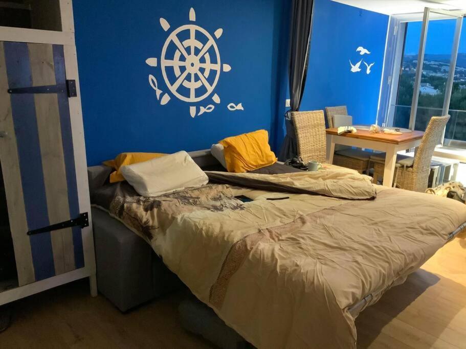 Athena Ohana, Les Pieds Dans L'Eau Bandol Esterno foto